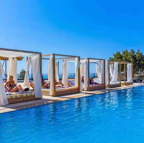 Seasonal outdoor pool - Beit Smar Residences & Villas (Rachana - Batroun - Smar Jbeil)