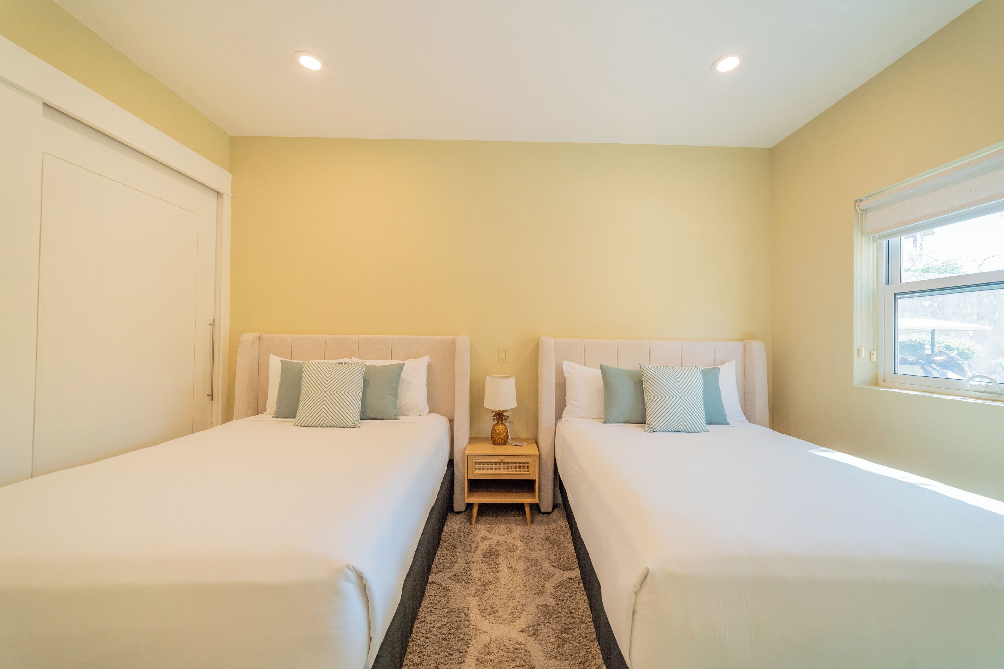 Apartment, 5 Bedrooms, Hot Tub, Sea View | In-room safe, blackout drapes, WiFi (free), individually decorated