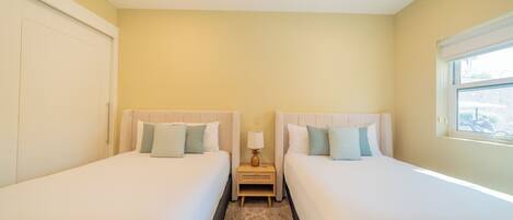 Apartment, 5 Bedrooms, Hot Tub, Sea View | In-room safe, blackout drapes, WiFi (free), individually decorated