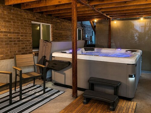 Hot Tub+Game Room, 8 Ski resorts + SLC | Sleeps 14