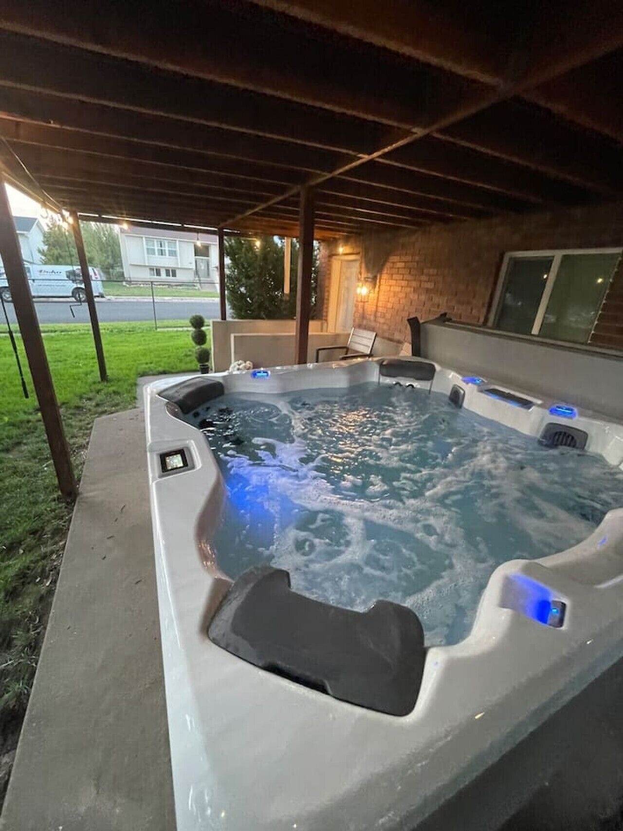 Outdoor spa tub