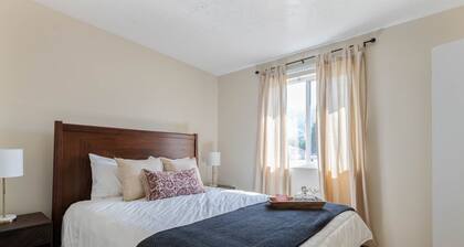 Hot Tub+Game Room, 8 Ski resorts + SLC | Sleeps 14