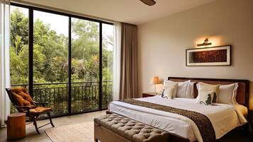 Suite | Desk, free WiFi