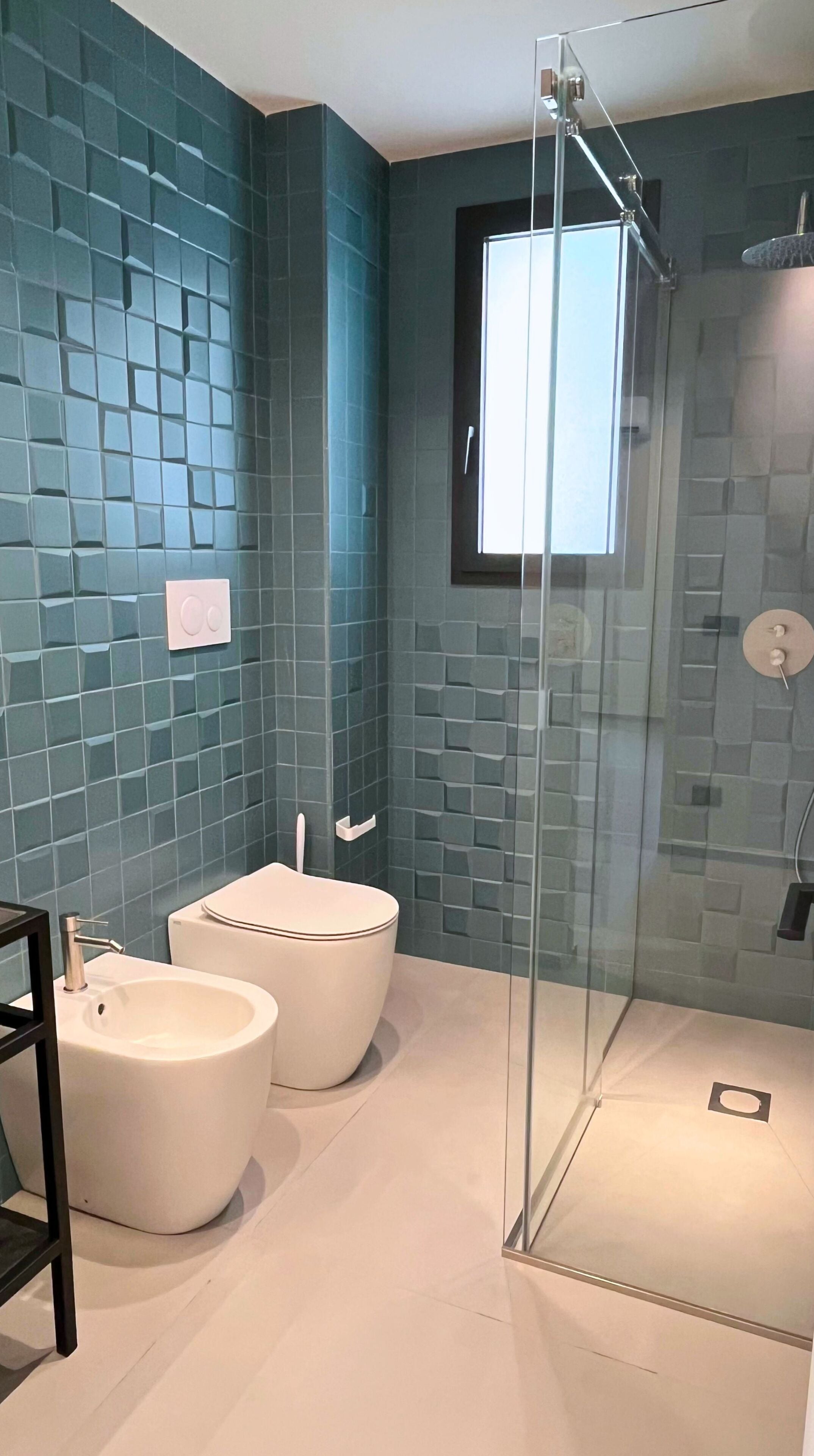 Virdi e Biancu | ห้องน้ำ | ฝักบัว, เรนชาวเวอร์, ของใช้ในห้องน้ำฟรี, ไดร์เป่าผม