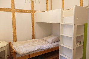 WiFi, bed sheets - Atelier Schillerstraße – Vacation Apartment with Wi-Fi (Eisenach)