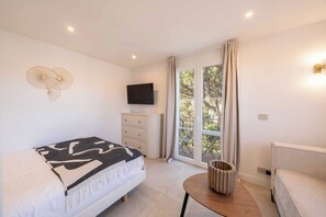 Desk, iron/ironing board, travel cot, Internet - studio Bouillabaisse SEA VIEW - Saint Tropez (Saint-Tropez)
