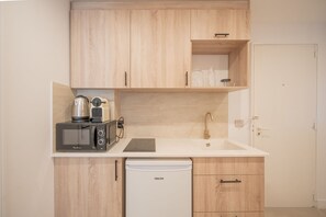 Coffee/tea maker, fridge, microwave, stovetop - studio Bouillabaisse SEA VIEW - Saint Tropez (Saint-Tropez)