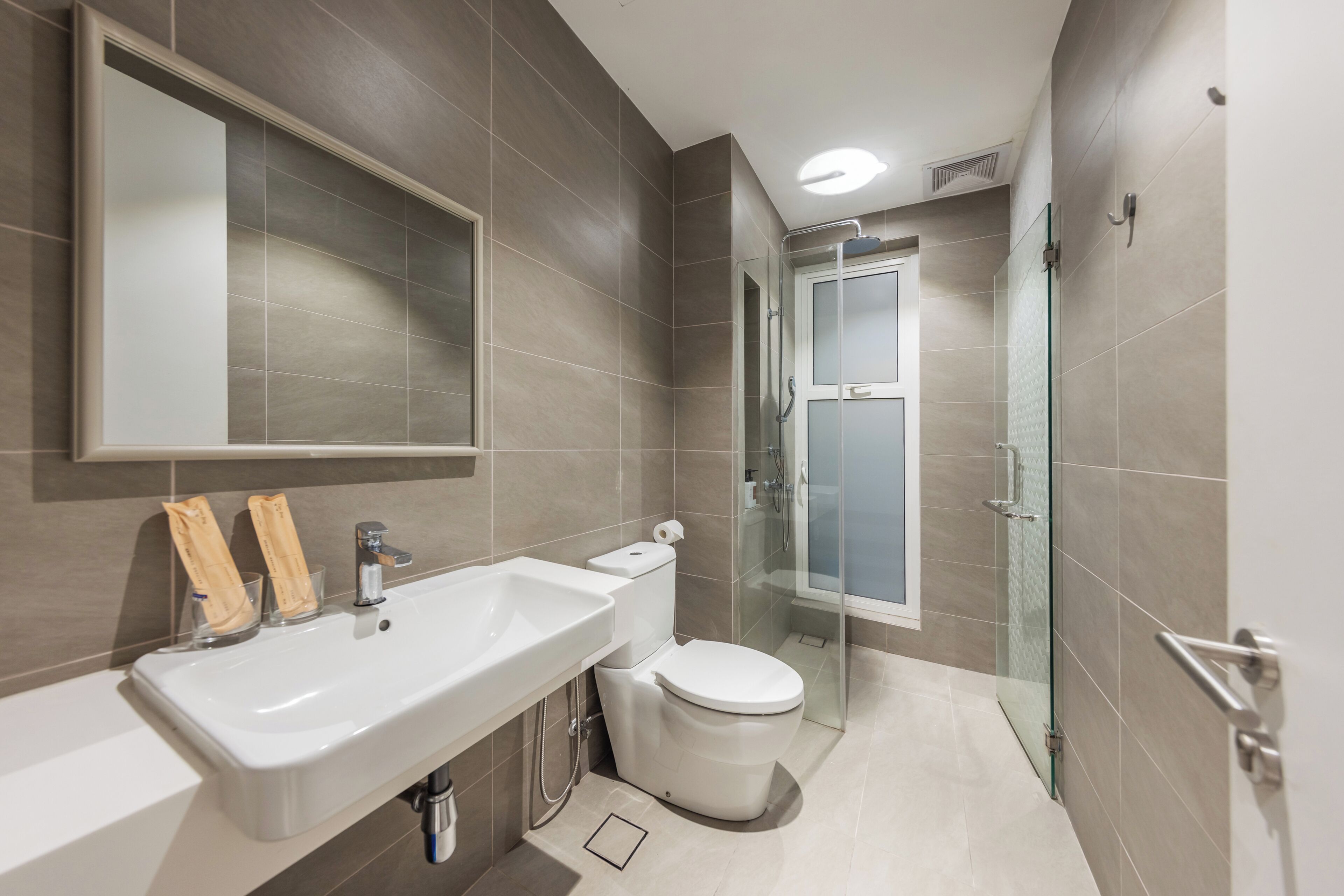 Suite Familiale, balcon | Salle de bain