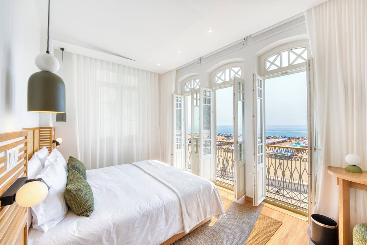 Suite, Sea View