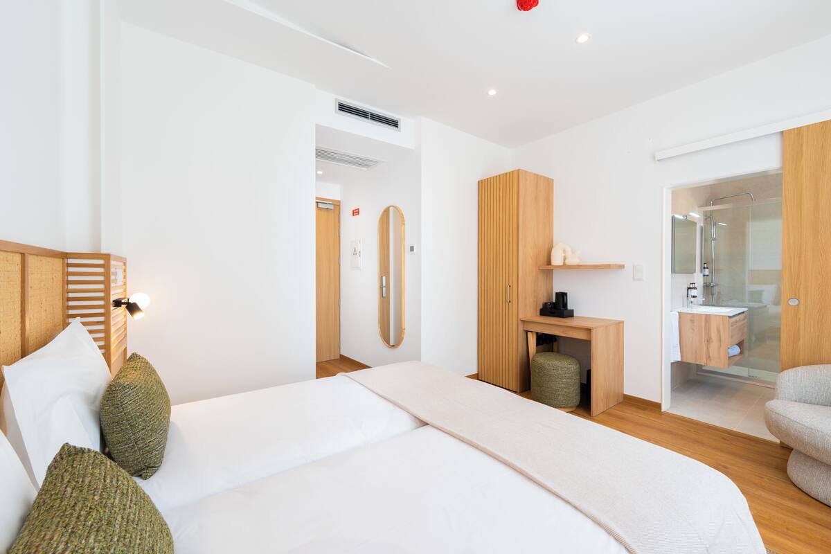 Room, Sea View