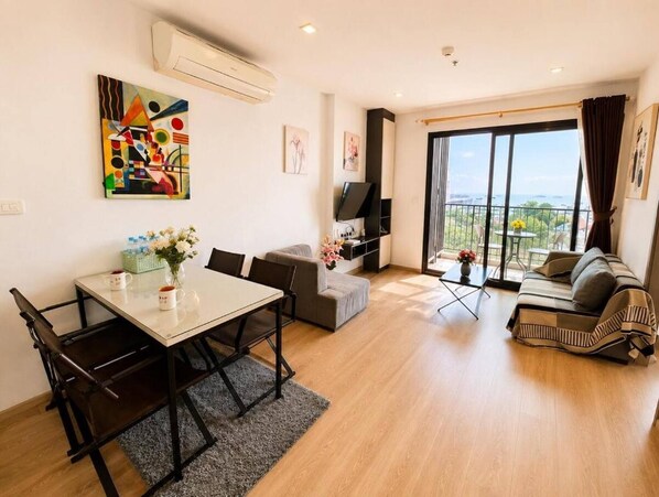 Living area - Sea View 2 Bed Room Good Location (Muang Pattaya)