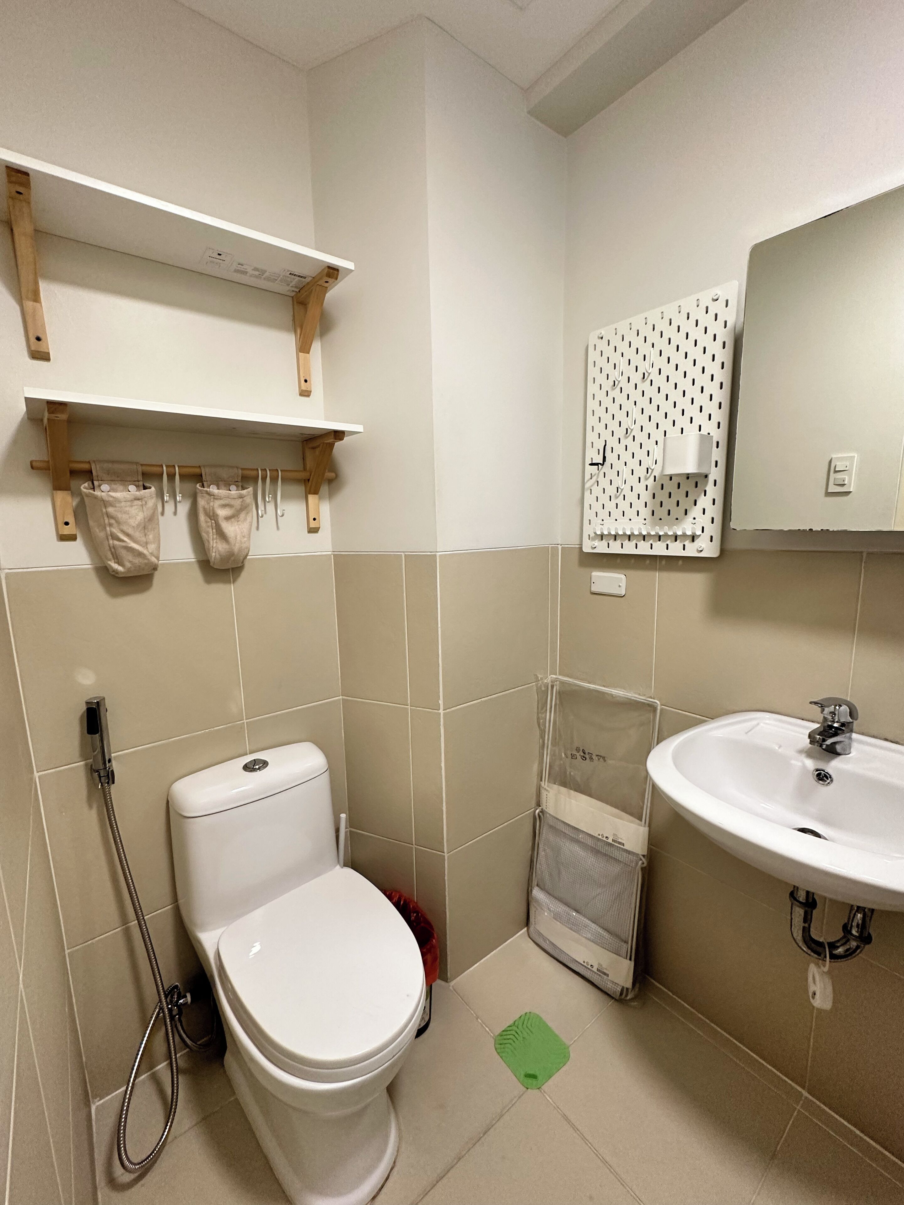Classic Suite, City View | Bathroom | Shower, free toiletries, hair dryer, shampoo