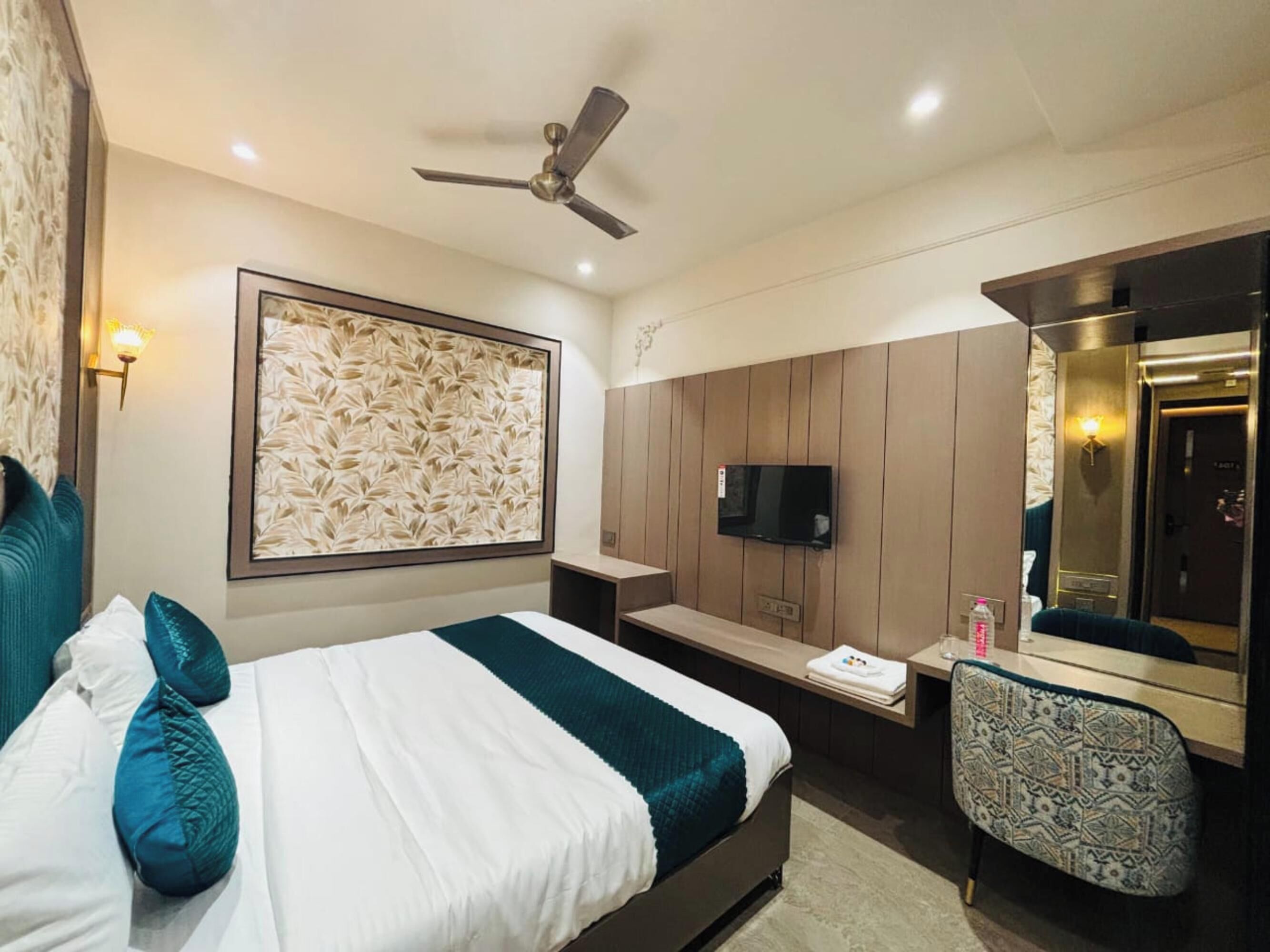 Deluxe Double Room, City View | Desk, WiFi (free)