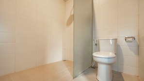 ห้องดีลักซ์ดับเบิลหรือทวิน | ห้องน้ำ | ฝักบัว, ไดร์เป่าผม, ผ้าเช็ดตัว, สบู่