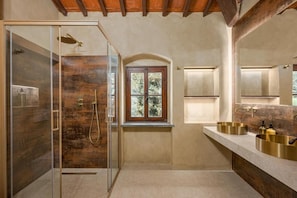 Quarto casal ou duplo luxo, vista para o pátio | Banheiro