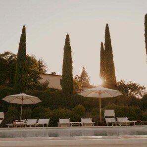 Seasonal outdoor pool, pool umbrellas, sun loungers - Poggio 3 Lune (Rignano sull'Arno)