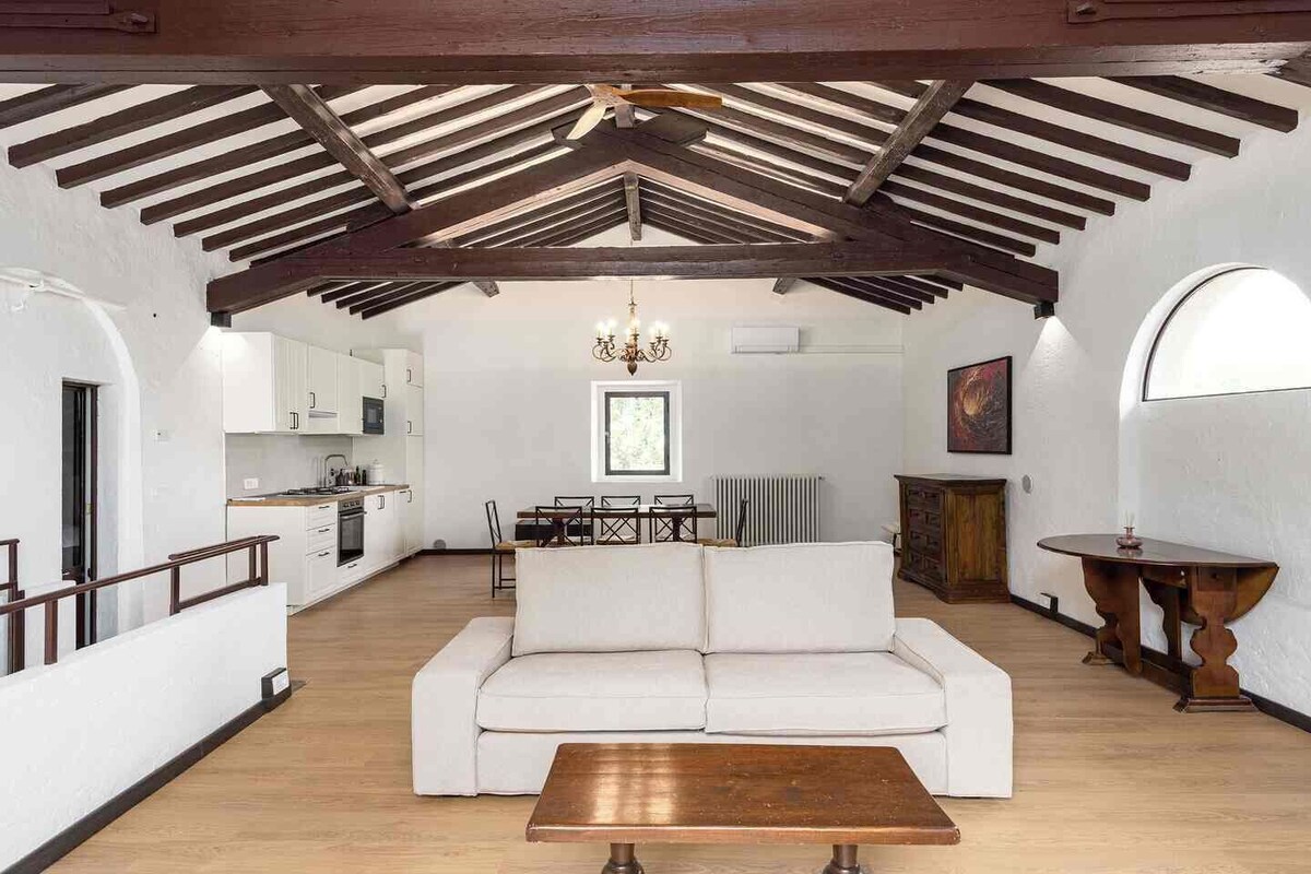 Deluxe Apartment, Garden View | Living area
