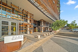 Exterior - Lake View 1-Bed Apartment Canberra Centre (Canberra)