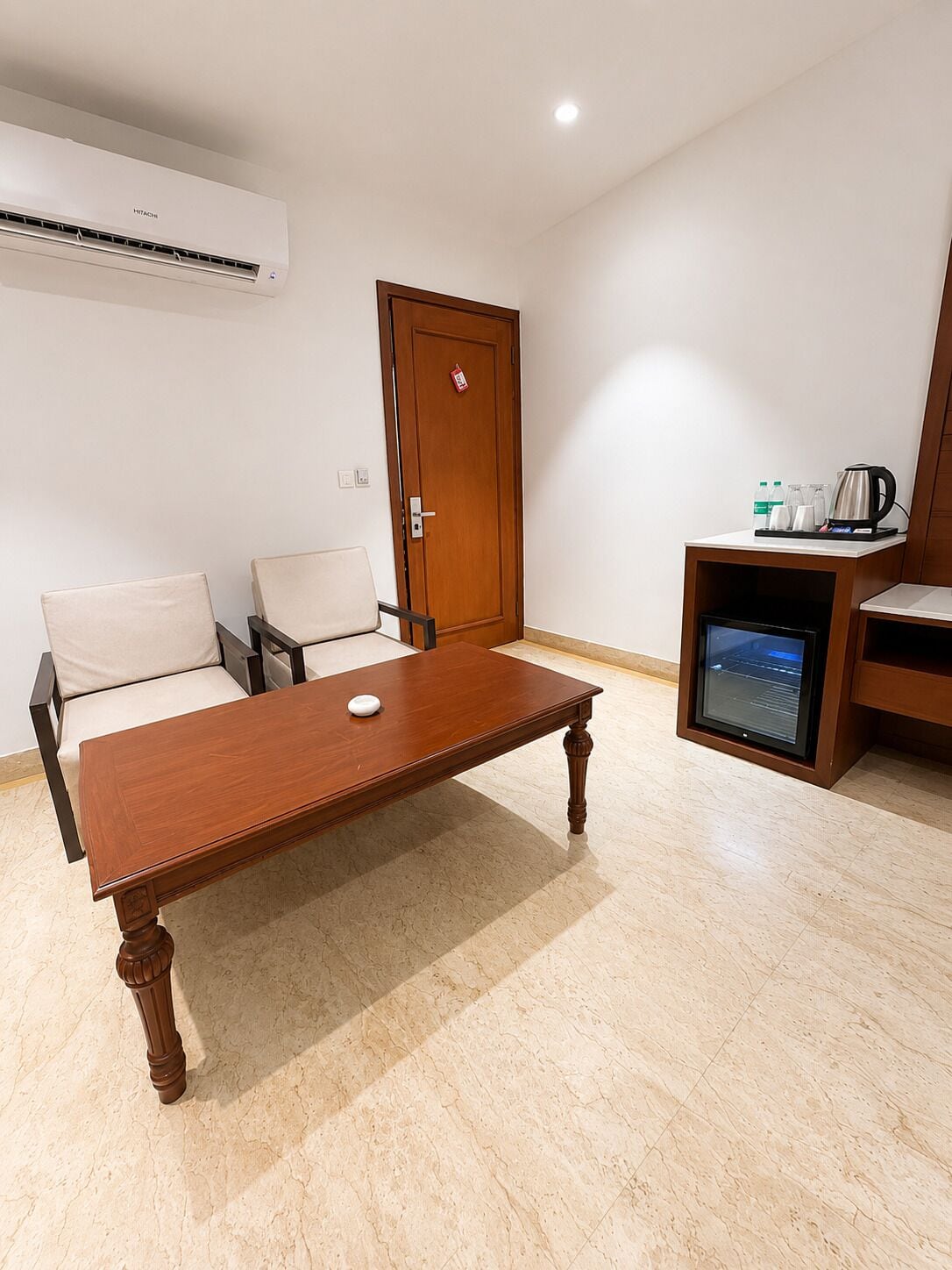 Habitación Club, balcón | Edredones de plumas, colchones Select Comfort, caja fuerte y escritorio