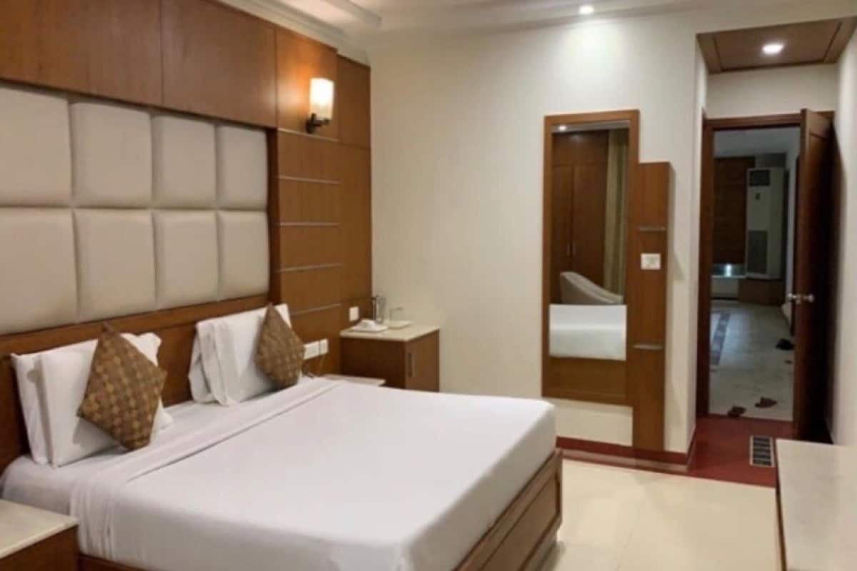 ห้องสแตนดาร์ดดับเบิล, วิวสวน | ตู้นิรภัยในห้องพัก, โต๊ะทำงาน, พื้นที่ทำงานแบบใช้แล็ปท็อป