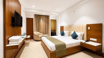 Quarto executivo, vista para a cidade | Edredons de pluma, camas Select Comfort, cofres nos quartos