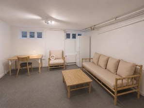 Apartment, 1 Bedroom, Garden View | Living room