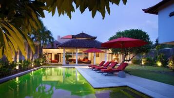 Kolam renang outdoor