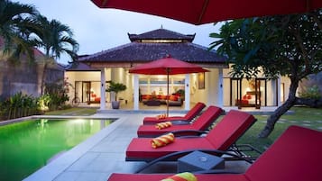 Kolam renang outdoor