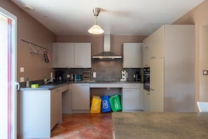Coffee/tea maker, fridge, microwave, oven