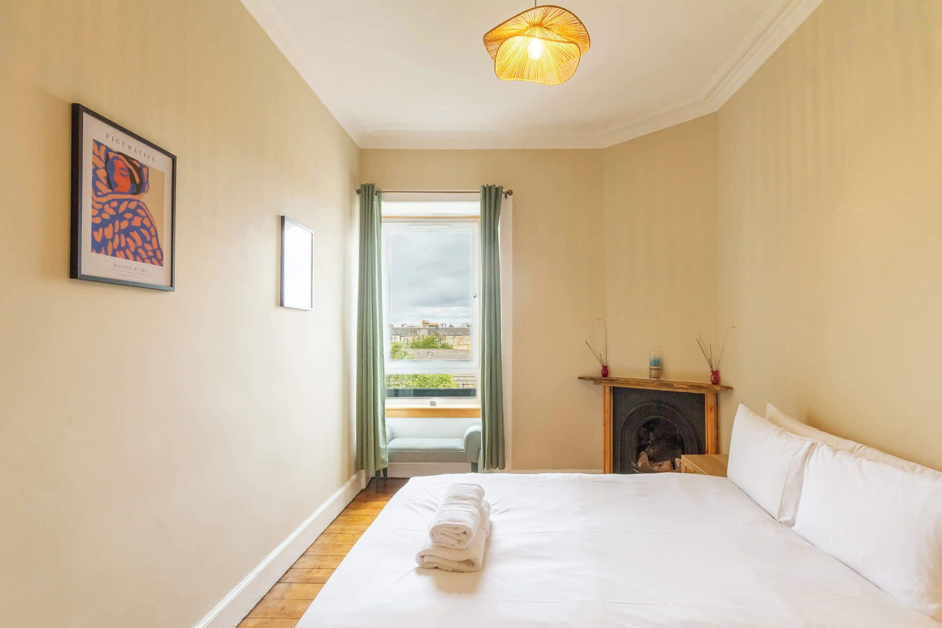 2 bedrooms, iron/ironing board, internet, bed sheets