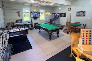 Games room - Studio Suite & Country Views! Sibley Group Retreat (Sibley)