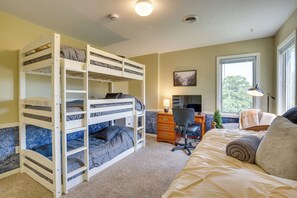 A bunk bed room with a desk, chair, and a window. - Studio Suite & Country Views! Sibley Group Retreat (Sibley)