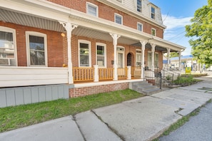 Exterior detail - Walk to Attractions! Dtwn Gettysburg Townhome (Gettysburg)