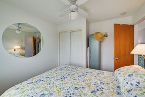 Room - Unwind Poolside, Walk to Sand! Montauk Getaway (Montauk)