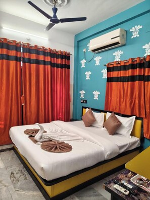 Desk, WiFi (free) - Lotus Hotel nearby Rajarhat Kolkata (Kolkata)