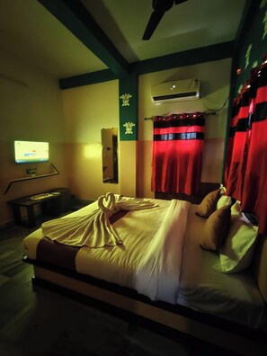 Desk, WiFi (free) - Lotus Hotel nearby Rajarhat Kolkata (Kolkata)