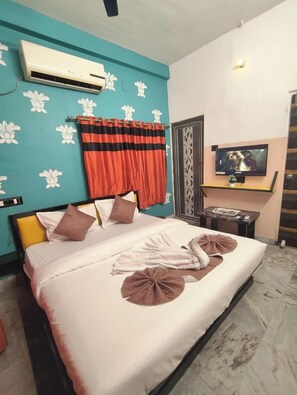 Desk, WiFi (free) - Lotus Hotel nearby Rajarhat Kolkata (Kolkata)