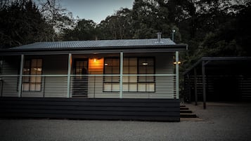 Deluxe Cabin, 2 Bedrooms, Balcony, Lake View | Exterior