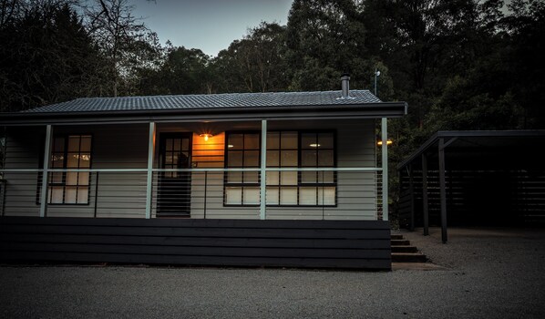 Deluxe Cabin, 2 Bedrooms, Balcony, Lake View | Exterior