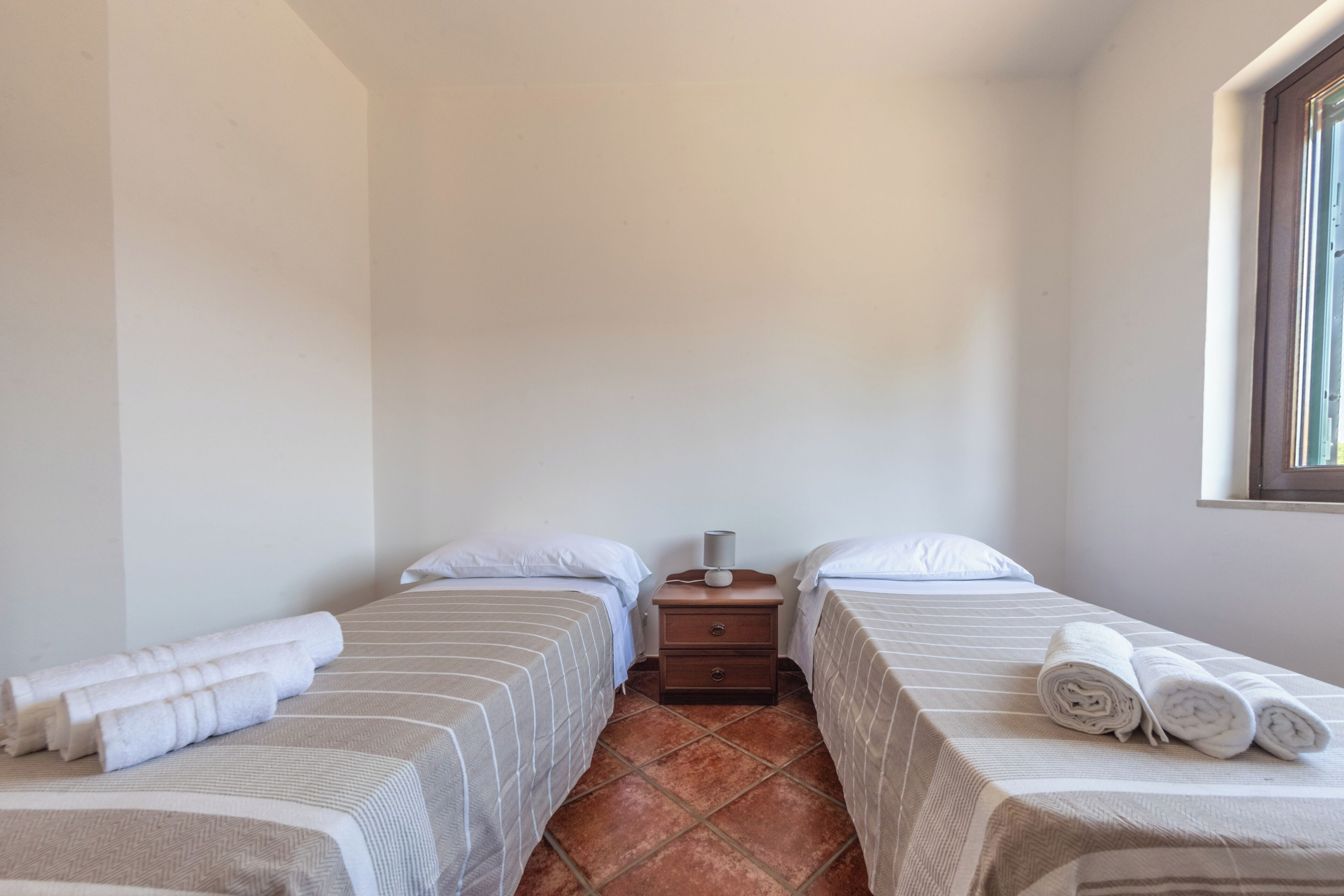 Casa | Tabla de planchar con plancha y wifi gratis