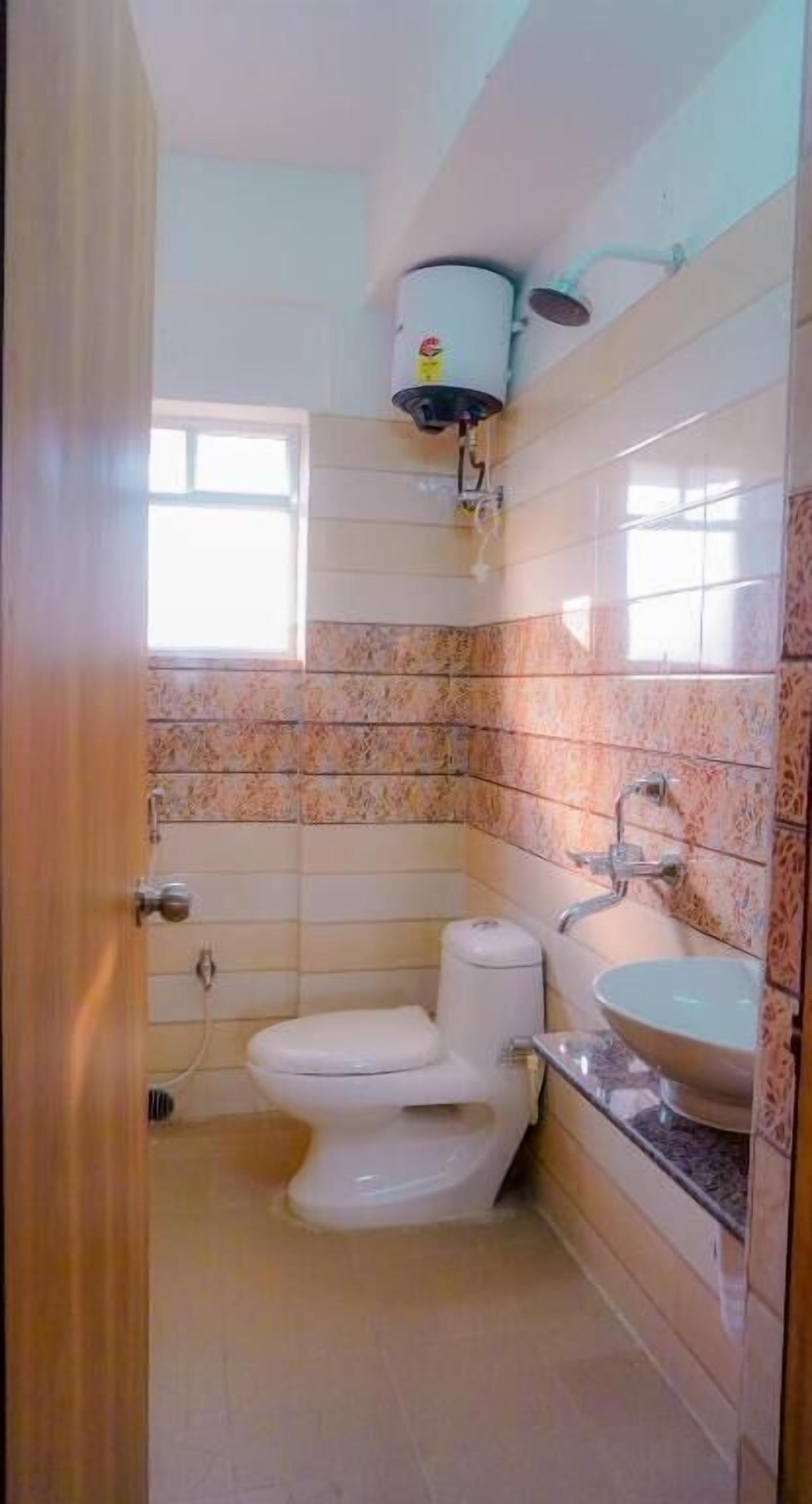 Family Room, Partial Lake View | Bathroom | Shower, soap, shampoo
