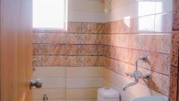 Family Room, Partial Lake View | Bathroom | Shower, soap, shampoo