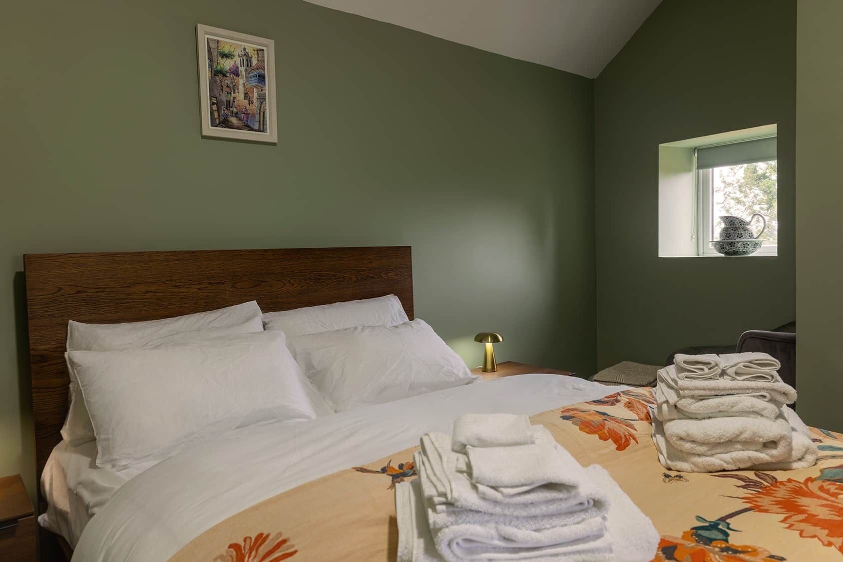 2 dormitorios, tabla de planchar con plancha, wifi y ropa de cama
