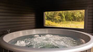 室內 SPA 浴池
