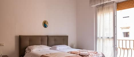 2 bedrooms, iron/ironing board