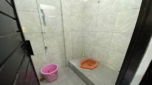 Room C | Bathroom