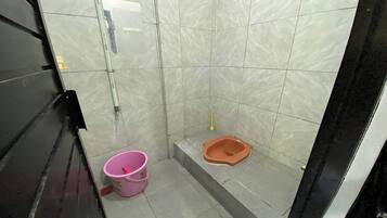 Room C | Badezimmer