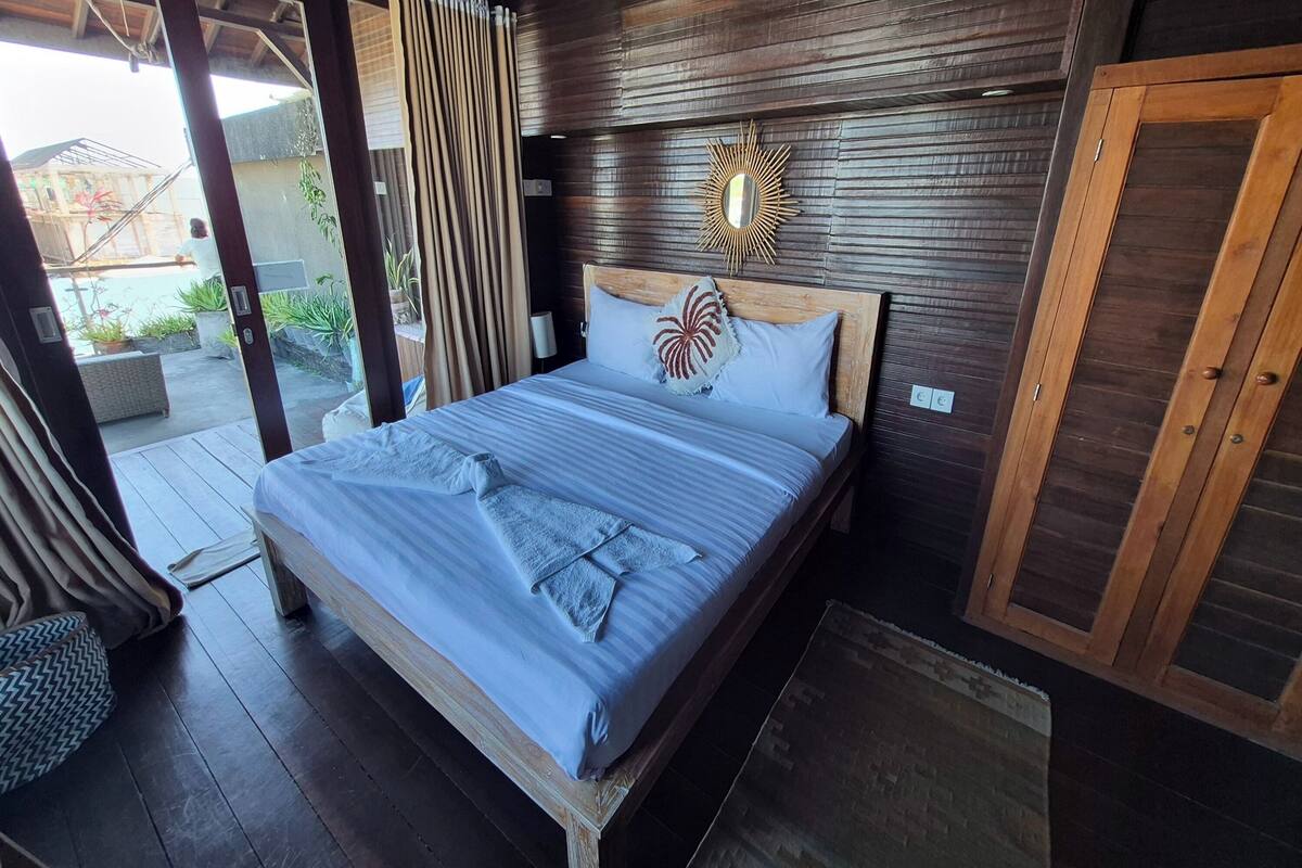 Joglo Deluxe Double Room | Zimmersafe, Schreibtisch, kostenloses WLAN, Bettwäsche