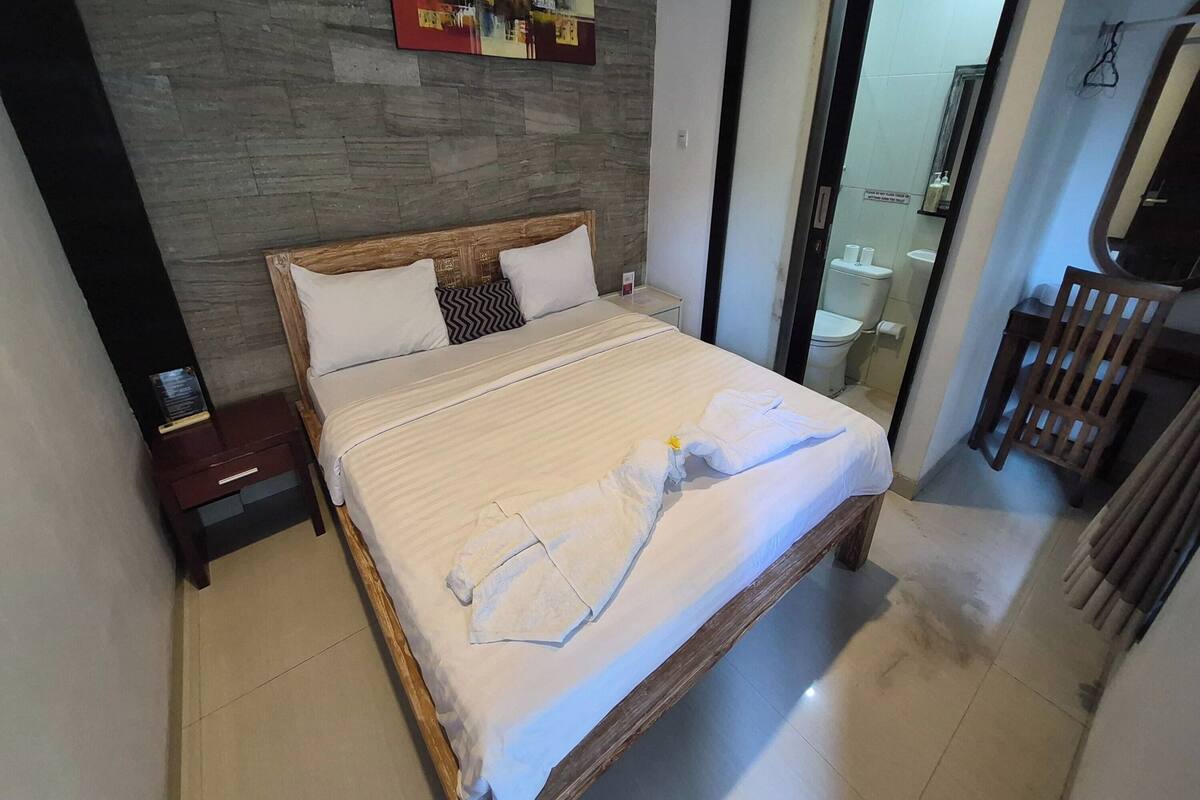Standard King Room | Zimmersafe, Schreibtisch, kostenloses WLAN, Bettwäsche
