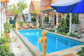 Outdoor pool - The Box Paradise Bungalow (Penida Island)